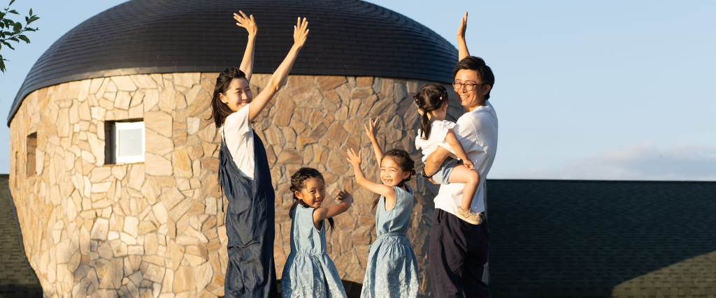 北海道旅行を楽しむ家族のロケーションフォト