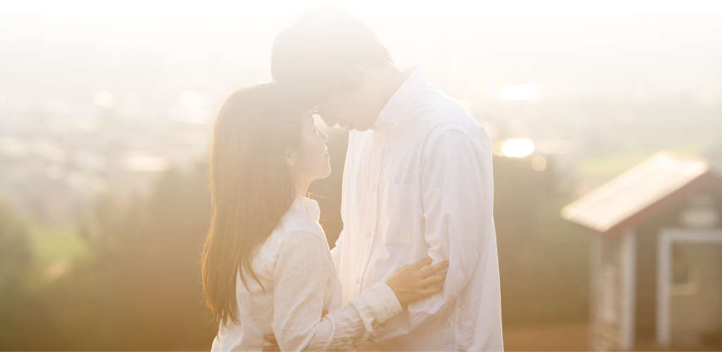 北海道の夕陽の中で撮影したロケーションフォト