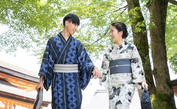 A romantic couple enjoying a Kimono date in the historic streets of Kyoto, perfect for vacation photography.