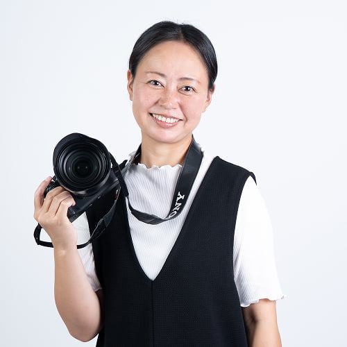 Miyuki, a professional vacation photographer at K.Films.