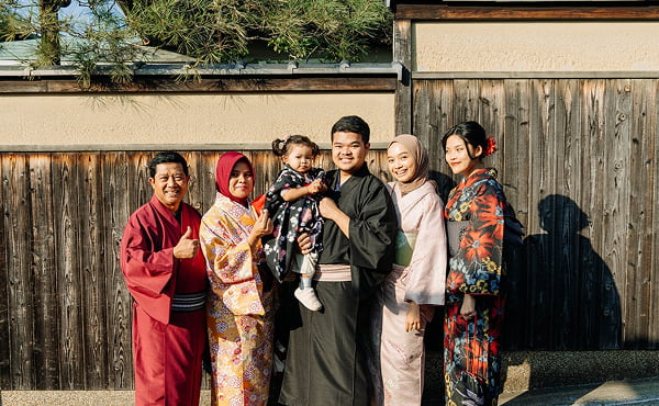 A group of international tourists enjoying a professional Kyoto photography session while wearing traditional Kimono.