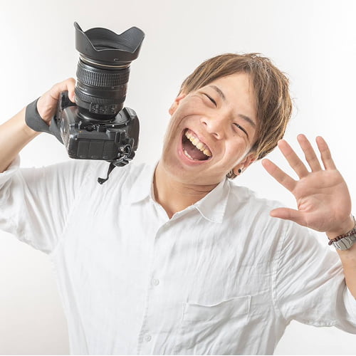Taichi, an experienced English-speaking photographer at K.Films.